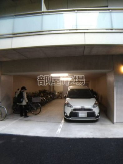 リヴィエールKIWAの駐車場