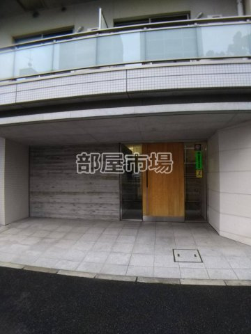 リヴィエールKIWAのエントランス