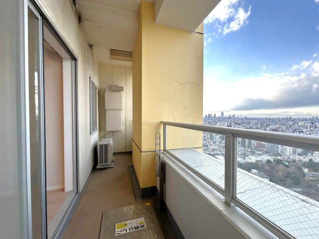 ステーションプラザタワーのバルコニー|～Balcony～
気持ちの良い風を感じながら、眺望を楽しめるプライベートバルコニー。心が癒され、明日への活力が湧いてきます。