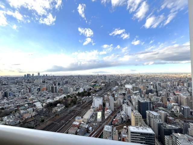 ステーションプラザタワーの展望|この開放感ある眺望と共に閑静な住宅街の季節感を演出する四季折々の変化を楽しめる心地よい場所となることでしょう。
