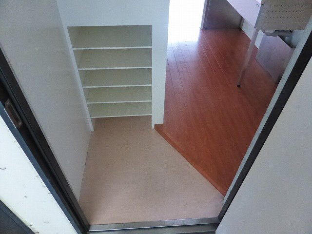 チェメントの玄関