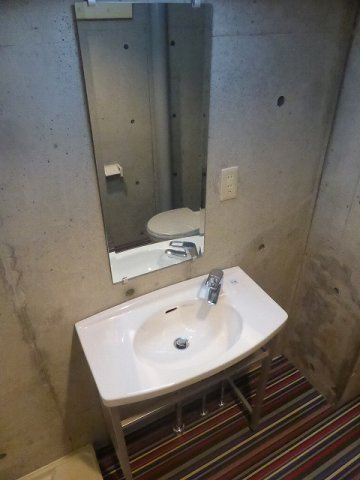 チェメントの洗面所