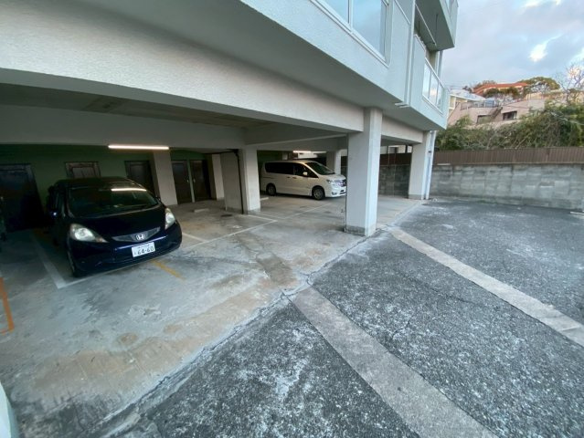 サンビルダー美野丘の駐車場