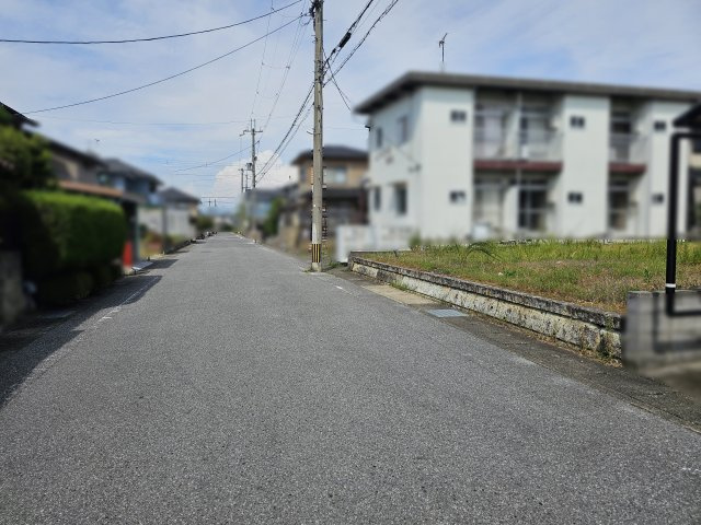 彦根市大薮町51坪土地の前面道路含む現地写真