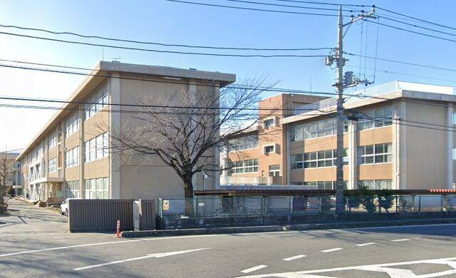 宇都宮市横山1丁目　4ＳＬＤＫ　中古住宅の前面道路含む現地写真|宇都宮市立豊郷中学校まで2147m