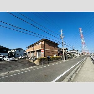 メゾンソレイユの駐車場