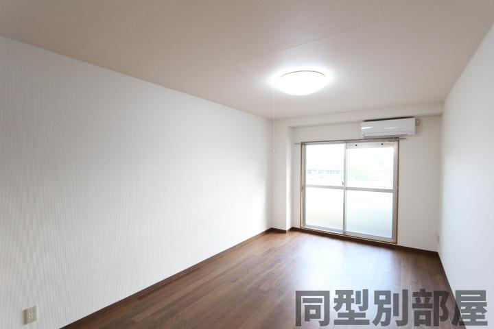 クリーン高蔵寺の居間・リビング