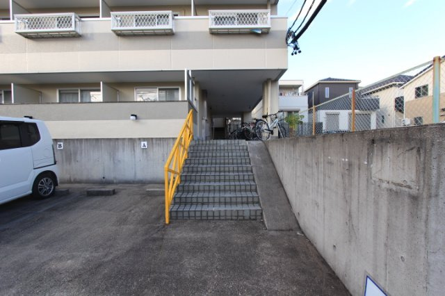 クリーン高蔵寺のエントランス