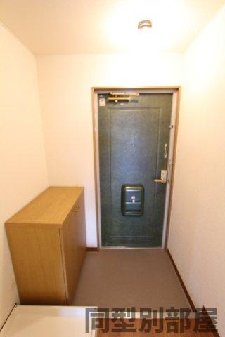 クリーン高蔵寺の玄関