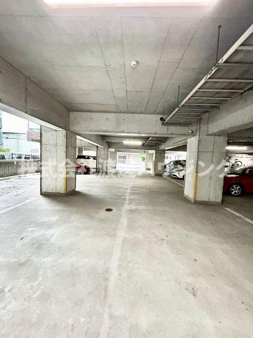 スカーレット江坂の駐車場