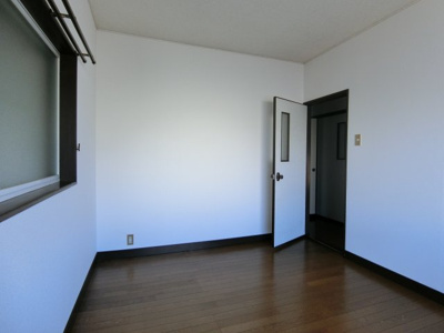 【洋室】 | 芦部町貸家