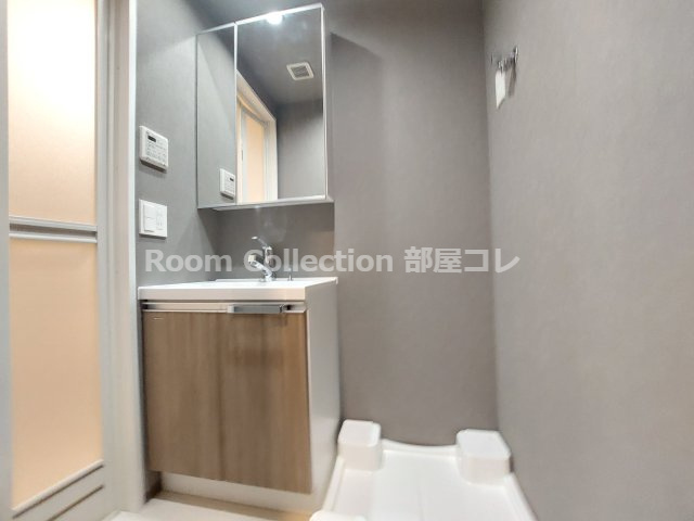 メイクスWアート浅間町の洗面所|同シリーズイメージ写真
反転色違い
現況と異なる場合現況優先