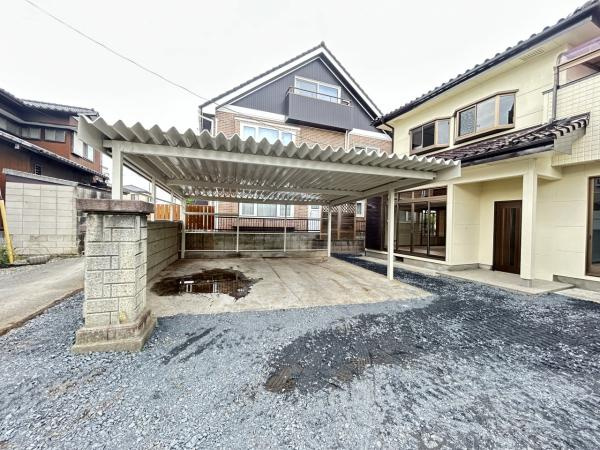 宇都宮市東峰町　4ＳＬＤＫ　中古住宅の駐車場