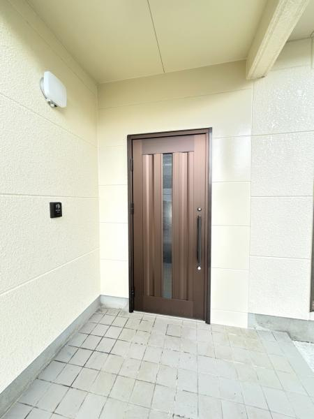 宇都宮市東峰町　4ＳＬＤＫ　中古住宅の玄関