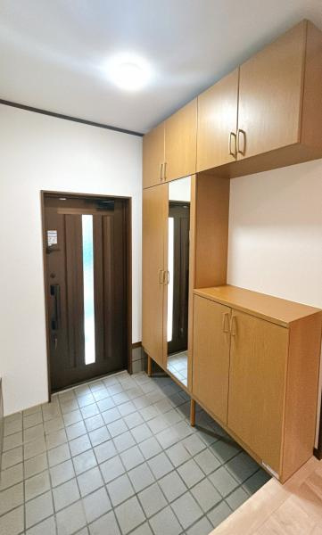 宇都宮市東峰町　4ＳＬＤＫ　中古住宅の玄関