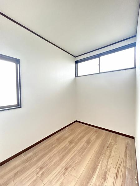 宇都宮市東峰町　4ＳＬＤＫ　中古住宅の洋室