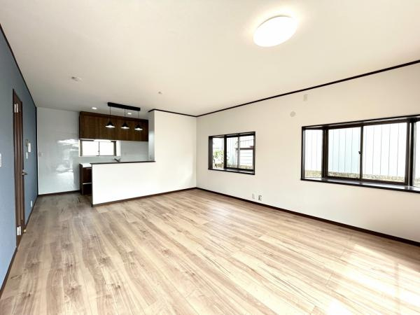 宇都宮市東峰町　4ＳＬＤＫ　中古住宅の居間・リビング