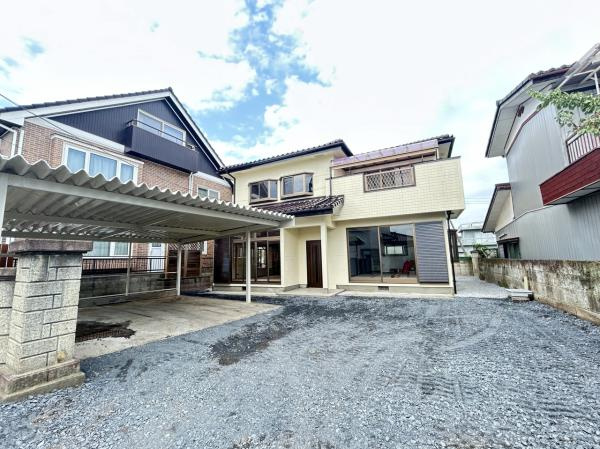 宇都宮市東峰町　4ＳＬＤＫ　中古住宅の駐車場