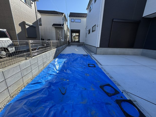 松戸市幸田１丁目新築戸建【小金北小学校：10分】の駐車場|2号棟駐車スペース・縦列２台駐車可