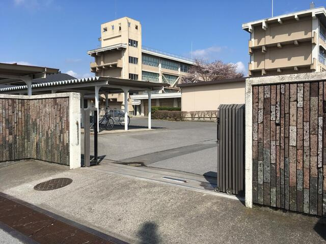 宇都宮市宝木町2丁目　3ＳＬＤＫ　中古住宅の駐車場|宇都宮市立宝木中学校まで549m