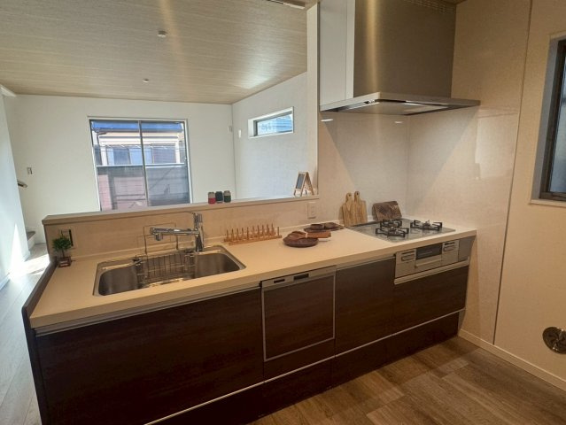 川越市稲荷町　新築一戸建て のキッチン|コンパクトなキッチンで掃除もラクラク