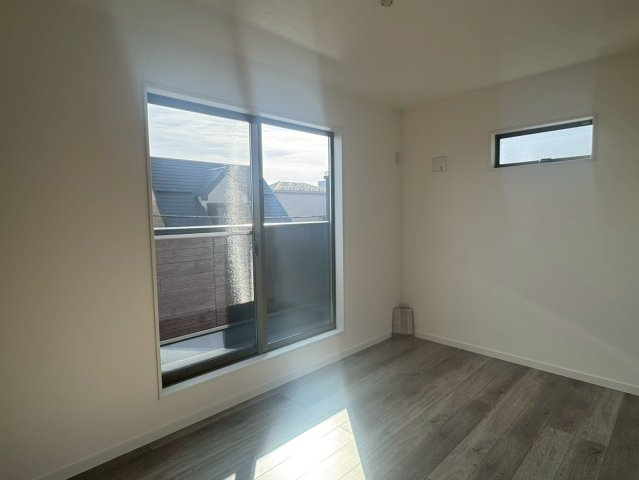 川越市稲荷町　新築一戸建て の寝室|開放的な寝室です