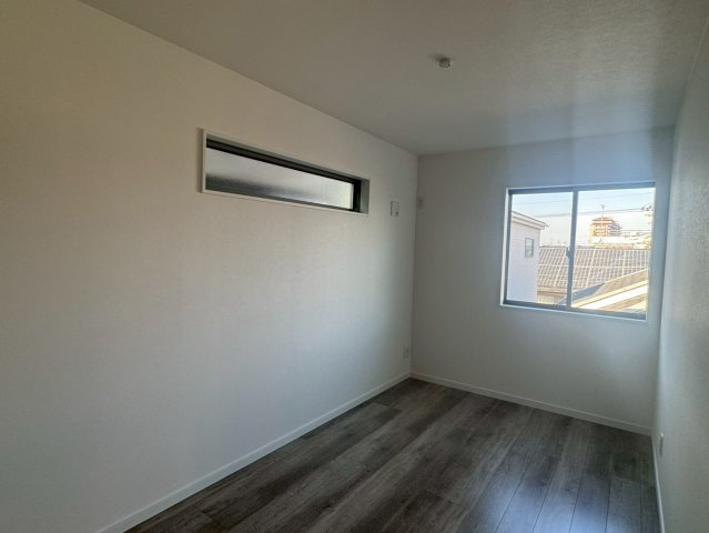 川越市稲荷町　新築一戸建て の洋室|落ち着いた色調の洋室です