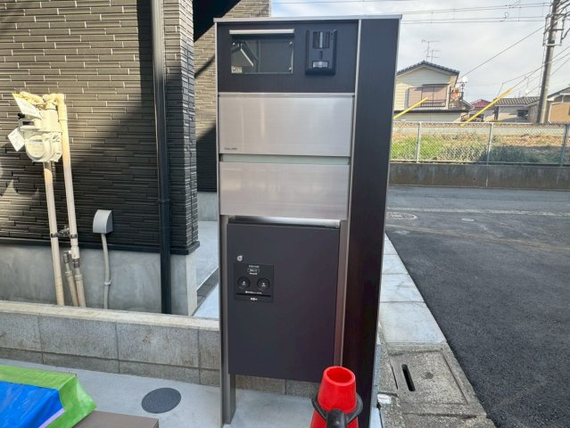 川越市稲荷町　新築一戸建て のその他共用部分|宅配ボックス付き