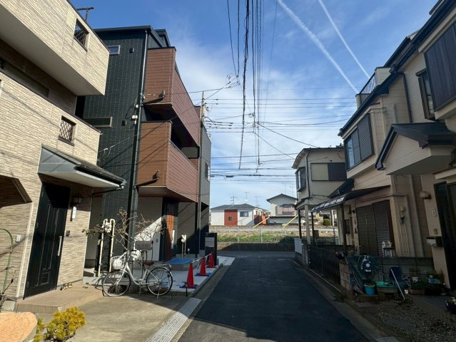 川越市稲荷町　新築一戸建て の前面道路含む現地写真|前面道路含む現地写真です