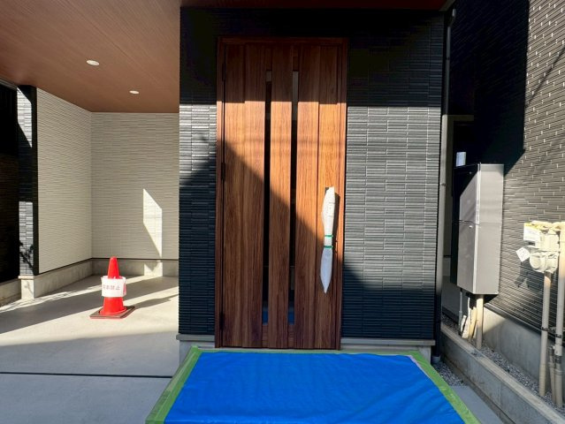 川越市稲荷町　新築一戸建て の玄関|明るい玄関です