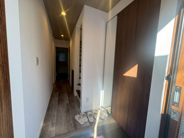 川越市稲荷町　新築一戸建て の玄関|落ち着いた玄関です