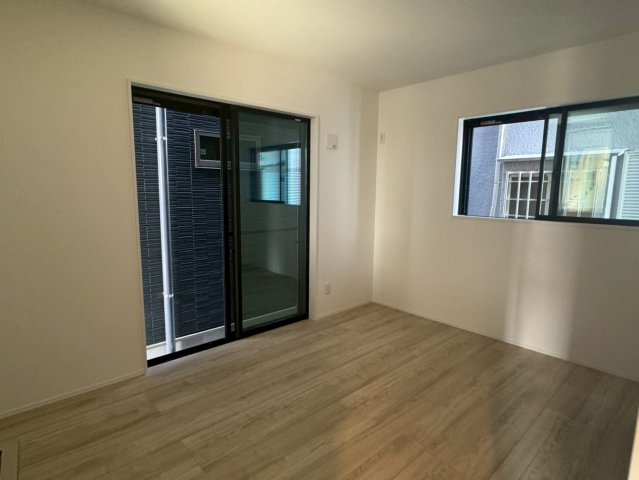 川越市稲荷町　新築一戸建て　の洋室|使い勝手のいい洋室です