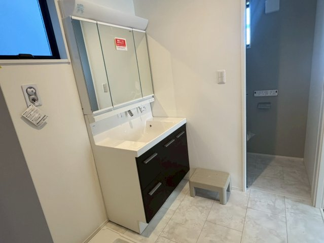 川越市稲荷町　新築一戸建て　の独立洗面台|独立洗面台、朝の身支度には欠かせません