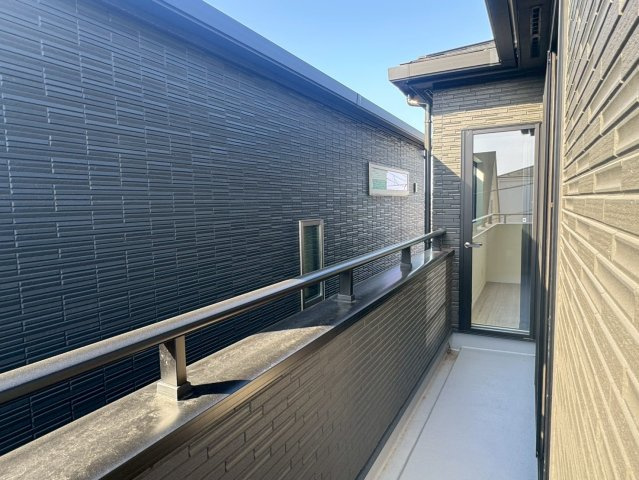 川越市稲荷町　新築一戸建て　のバルコニー|落ち着いた時間を過ごせるバルコニーです