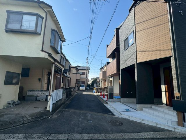 川越市稲荷町　新築一戸建て　の前面道路含む現地写真|前面道路含む現地写真です