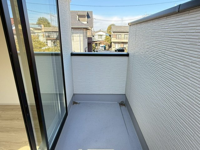 川越市今福4期　新築一戸建て　1号棟　のバルコニー|落ち着いた時間を過ごせるバルコニーです