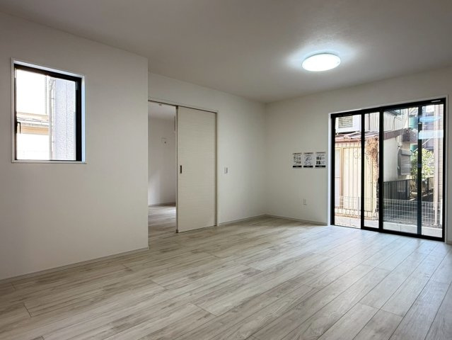 川越市今福4期　新築一戸建て　1号棟　の居間・リビング|こちらの居間で趣味の時間をお楽しみください