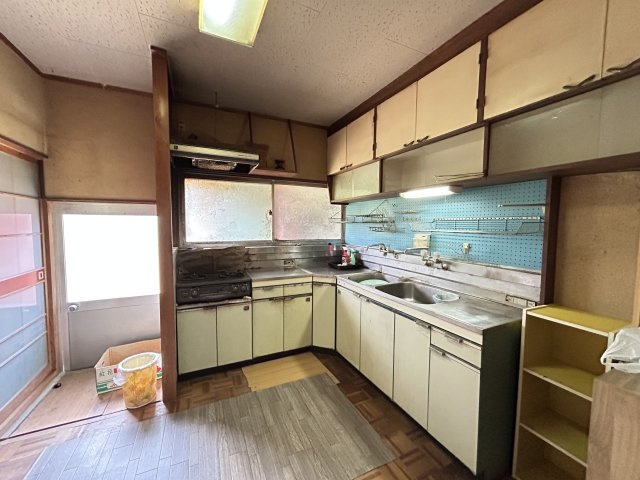 高知県安芸郡東洋町河内字三反田1005番5中古戸建のキッチン