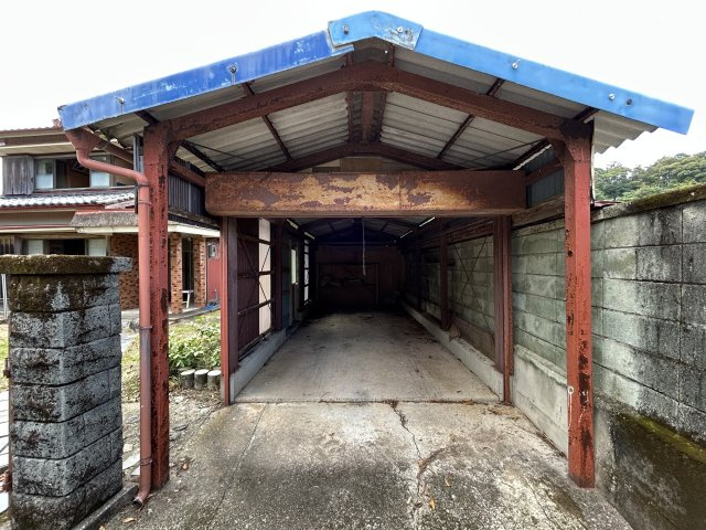 高知県安芸郡東洋町河内字三反田1005番5中古戸建の駐車場