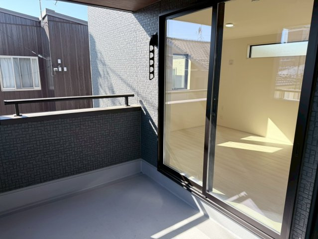 川越大仙波　新築一戸建て　1号棟のバルコニー|外からの目が気にならないバルコニーで洗濯物が干せます