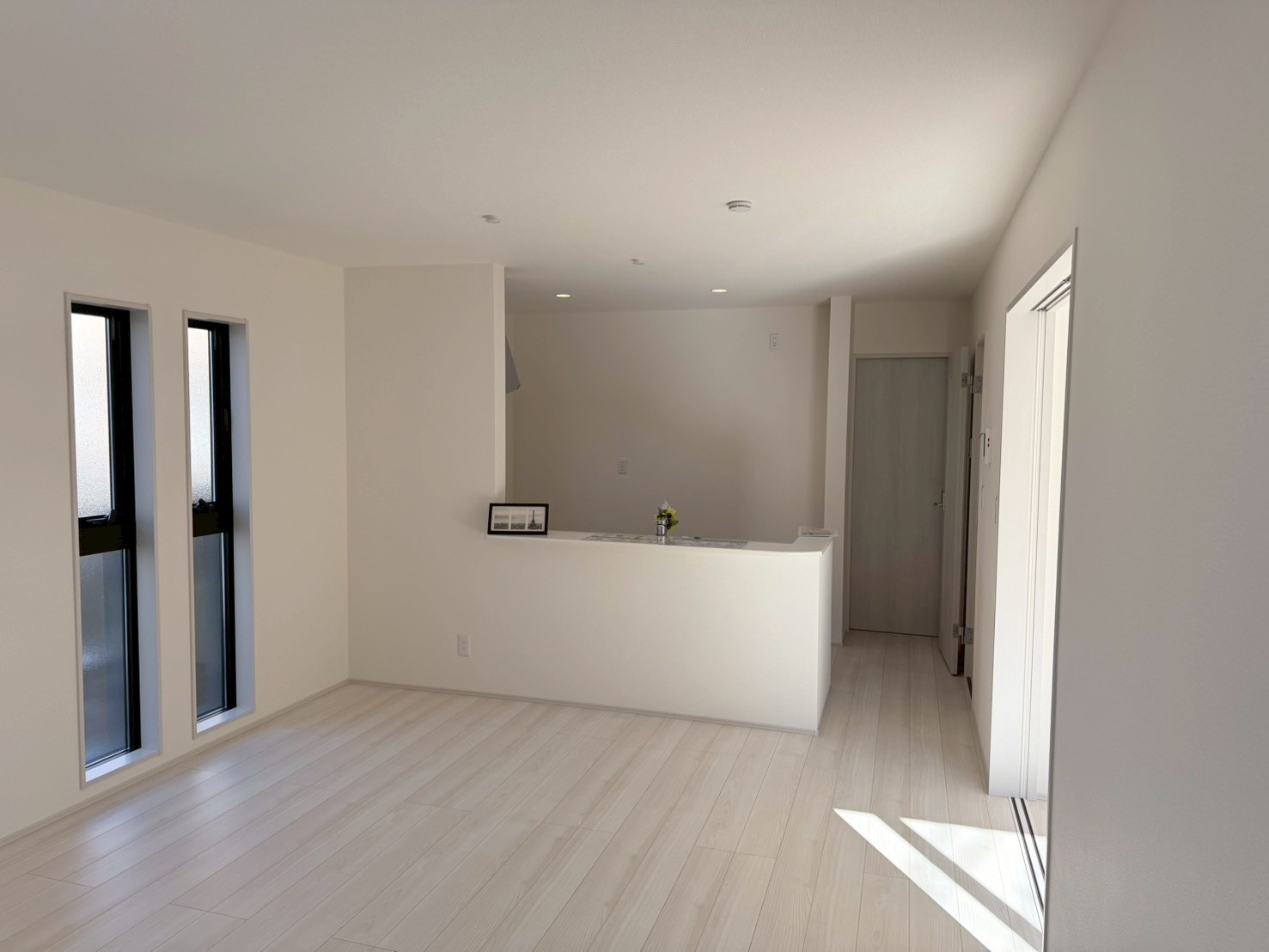 川越大仙波　新築一戸建て　1号棟の居間・リビング|こちらの居間で趣味の時間をお楽しみください