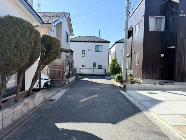 川越大仙波　新築一戸建て　1号棟の前面道路含む現地写真|前面道路含む現地写真です