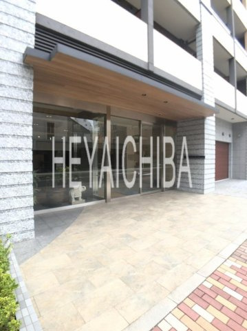 フォンターナ入谷のエントランス