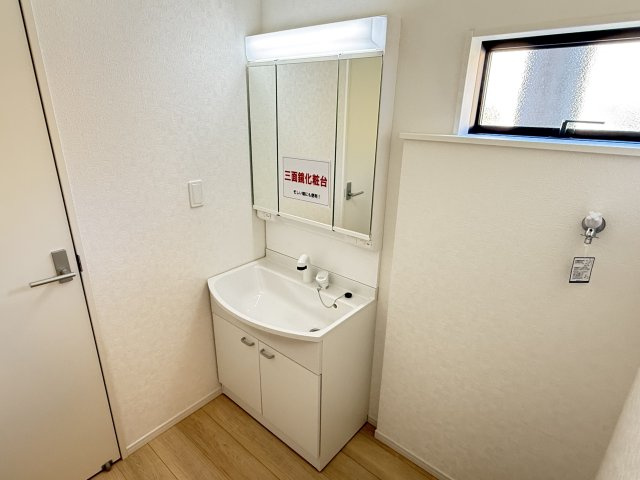 川越市笠幡第44　新築一戸建て　1号棟の独立洗面台|朝の身支度には欠かせない独立洗面化粧台