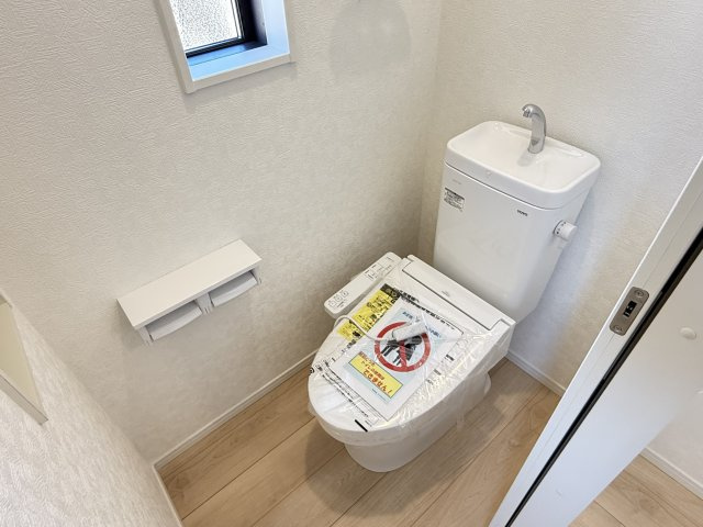 川越市笠幡第44　新築一戸建て　1号棟のトイレ|落ち着いたトイレです