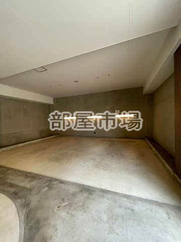 ライオンズクオーレ東京三ノ輪シティーゲートの駐車場