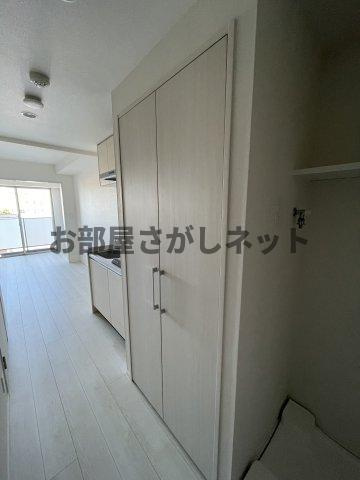 SAKURA AXIS NAKAITABASHI【おとり物件なし】#学生・社会人にオススメの居間・リビング|502号室参考写真です（PURE WHITE)