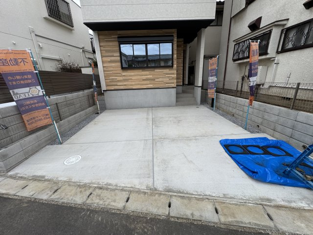 松戸市牧の原１丁目新築戸建【牧野原小学校：2分】の駐車場|駐車スペース・並列2台駐車可