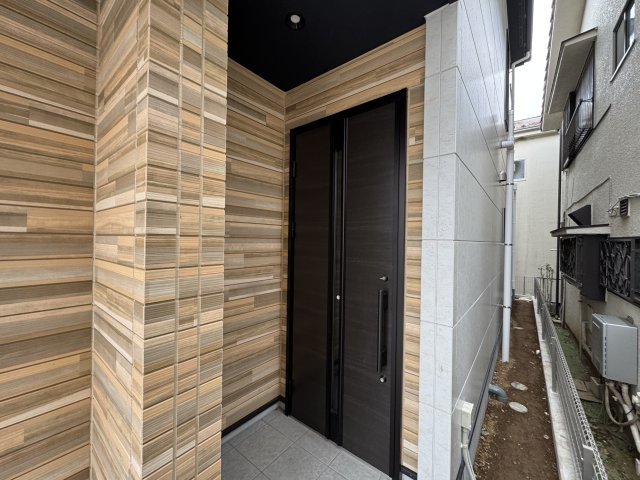 松戸市牧の原１丁目新築戸建【牧野原小学校：2分】のエントランス|エントランス・玄関ポーチ