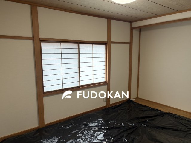 鶴岡市青柳町【中古住宅】の和室|和室もそれぞれ収納スペースが完備されております。